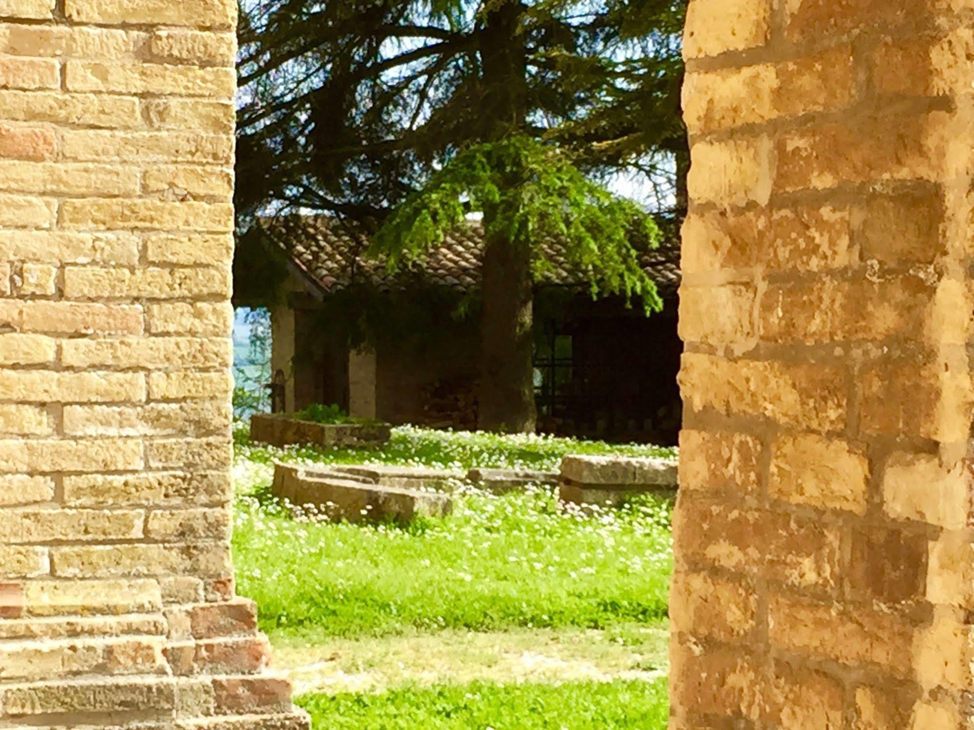 Convento Di San Francesco Mondaino Bed & Breakfast Exterior foto